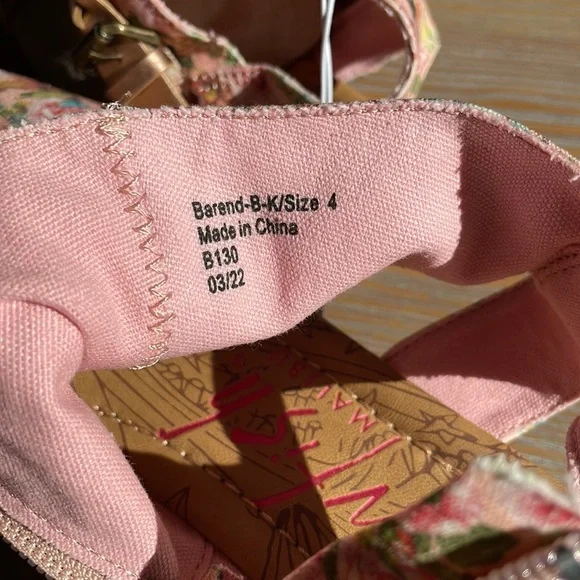 Girls Eva Blowfish sandals (NWT) - Picture 7 of 9